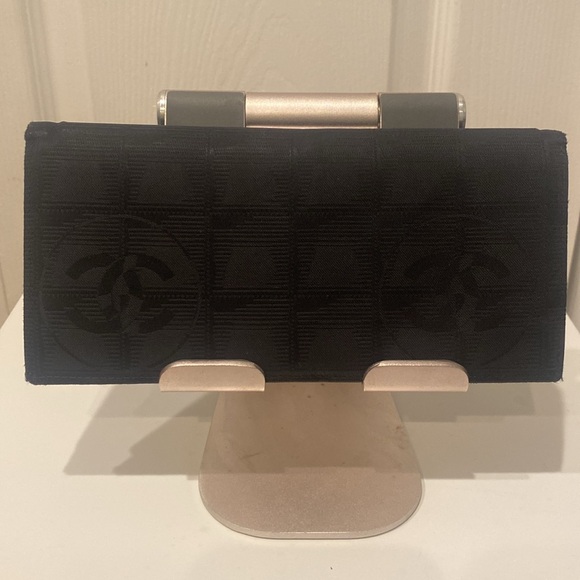 CHANEL LONG TRAVEL WALLET LAMBSKIN INTERIOR - Picture 2 of 14